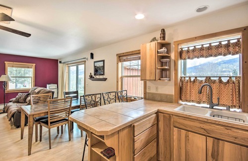 Emigrant House | Inviting Townhome: 30 Mi to Yellowstone NP!