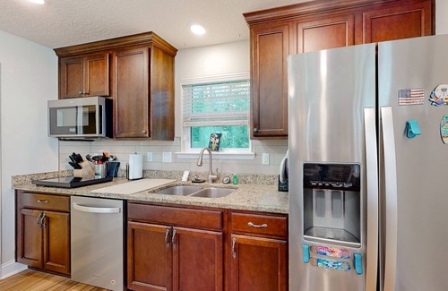 Fernandina Beach Cottage | Inviting waterfront cottage w separate garage apartment and stunning marsh view