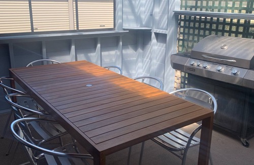 Inverloch House | Invy Haven - Relaxed Coastal, Free WiFi, Pet Friendly, Beach 500m