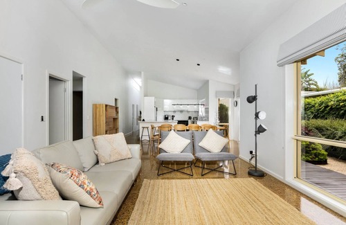 Inverloch House | Invy Surf Hideaway Linen included