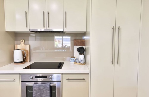Waterhouse House | Iona Blue 3 bedroom Townhousen200m to restaurants & shops