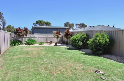 Waterhouse House | Iona Blue 3 bedroom Townhousen200m to restaurants & shops