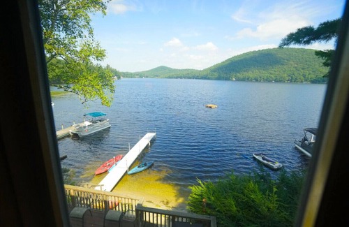 Bradford House | Iona Lake House on Lake Massasecum