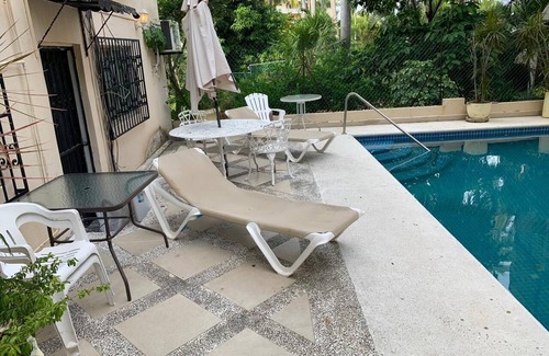 Club Deportivo Apartment | IOW4© COMPARTIR VIAJES EN ZONAS DE LUJO EN COLIVING SOLO PARA VIAJEROS ATREVIDOS