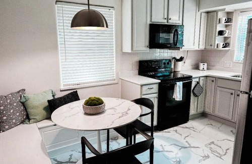 Ogden House | Iowa Whole House · Cozy Ski Getaway|Entire house