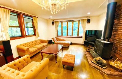 Tsumagoi Villa | Ippukaku DAMカラオケやBBQなど最大18人は泊まれる大自然の中にある自慢の貸し別荘!