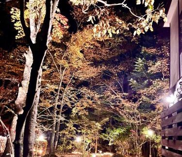 Tsumagoi Villa | Ippukaku DAMカラオケやBBQなど最大18人は泊まれる大自然の中にある自慢の貸し別荘!