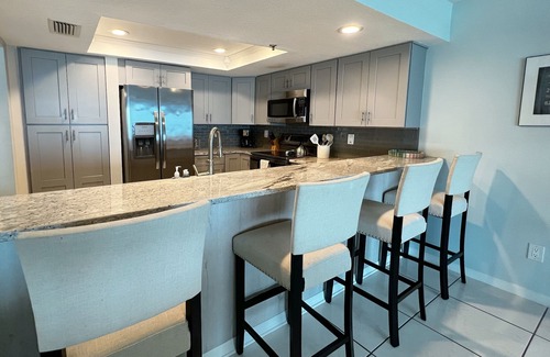 Independence Square Condo | IRB Fan Fav! Luxurious Indian Rocks Beachfront w/Pool! Walkable to Best!