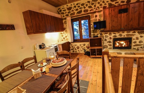 Ano Trikala House | Irida, two bedroom traditional stone house