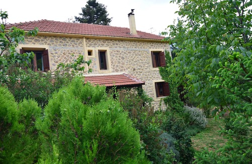 Ano Trikala House | Irida, two bedroom traditional stone house
