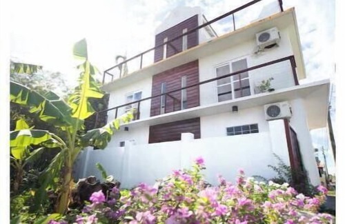 Bois d'Orange Apartment | Irie Heights Party View