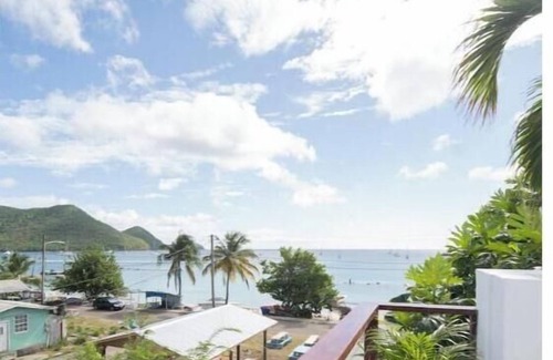 Bois d'Orange Apartment | Irie Heights Party View