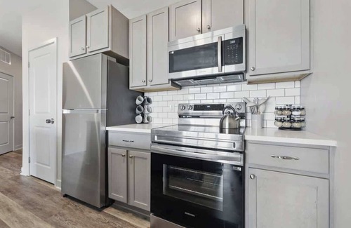 Whitestown Apartment | IRIE Living, ReNEW Kg 2Bd+Gym+Pool, BRAND NEW!