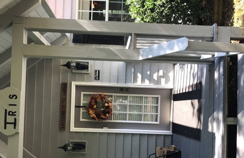 Blairsville Cabin | Iris Cabin - Quaint & Cozy Cabin in Blairsville by RedAwning