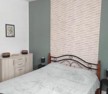 Orcival Apartment | Iris, Gîte Saint Antoine, Orcival, entre Sancy et Volcans d'Auvergne