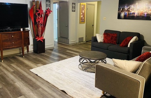West Arlington House | Iris Lane Cozy 3BR near Arlington ent.district