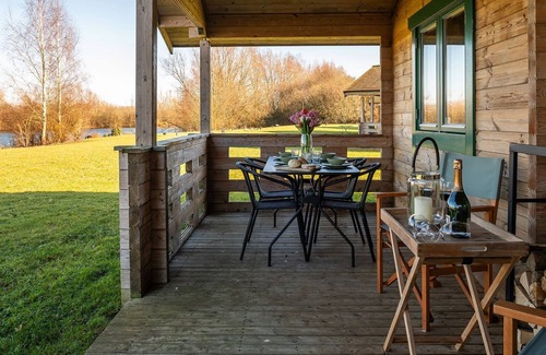Ampney Crucis Cabin | Iris Lodge - sleeps 4 guests in 2 bedrooms