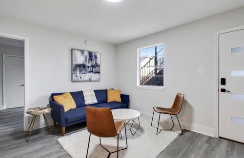 Irish Channel Apartment | Irish Channel Charm. Cozy, Convienent, and Charming. Pet-Friendly!
