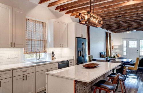 Saint Thomas Development Apartment | Irish Channel Elegance: Exclusive 3BR, 2BA Home. Living, Kitchen, NOLA Comfort Awaits