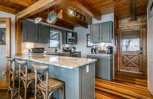 Baxter Ski Chalet | Irish Goodbye Over Looking Center Hill Lake