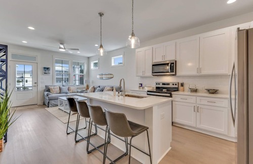 Wilmington Beach House | Irish Goodbye - Rooftop Access with Outdoor Bar, 10 Minute Walk to Beach Access