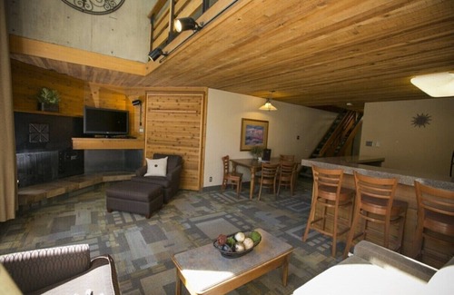 Salt Lake Mountain Resorts Condo | IRON BLOSAM Week 13 March 29-April 5 sleeps 8 SPRING SKIING