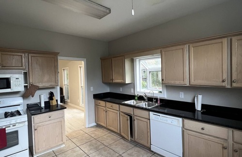 Crestline Heights House | Irondale Three Bedroom House with Parking