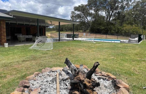 Lovedale House | Ironstone Residence relaxing retreat 6 bed 2 bth private pool and hot spa pool table