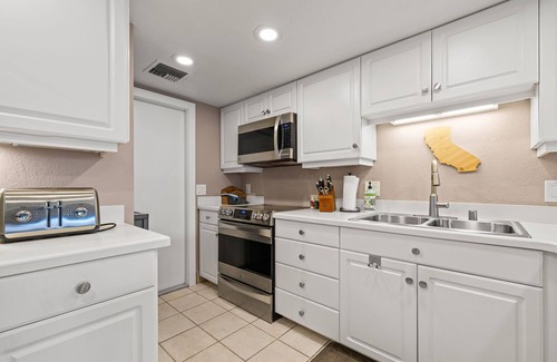 Palm Desert Condo | Ironwood Country Club Palm Desert Darling 2-bd 2-bath corner location