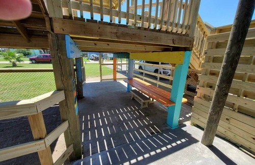 Crystal Beach House | Irresistible local! Fenced yard, pet/kid friendly!