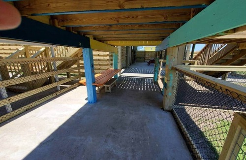 Crystal Beach House | Irresistible local! Fenced yard, pet/kid friendly!