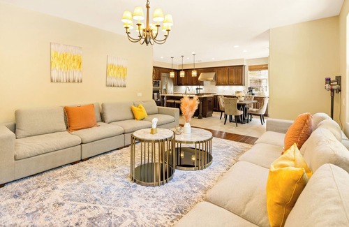 Woodbury House | Irvine luxury house /First rental /Close everthing /Hottub/ Family travel /WFH