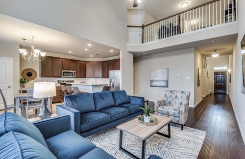 Irving House | Irving Bliss- 3 bedroom Charm In Heart of Irving