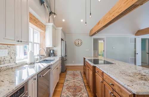 Irvington House | Irvington's BEST WATERFRONT EXPERIENCE!. Walk to Tides Inn & Irvington shops.