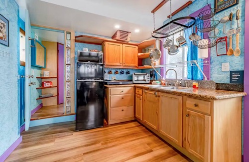Myrtletown Apartment | Is it an art project or a studio?