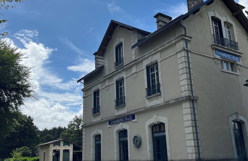 Chambretaud House | Isabelle's "train station" 3 minutes from the Puy du Fou PropertyName 106246771 1036 = House in the heart of town where everything can be done on foot