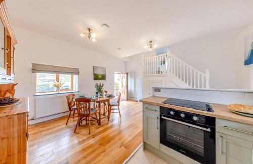 Tywyn House | Isaf Rhoslefain