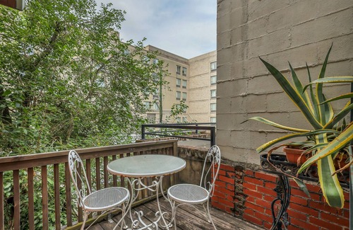 Historic District - North House | Isaiah Davenport-built Historic Row House, Near River St, Sleeps 14