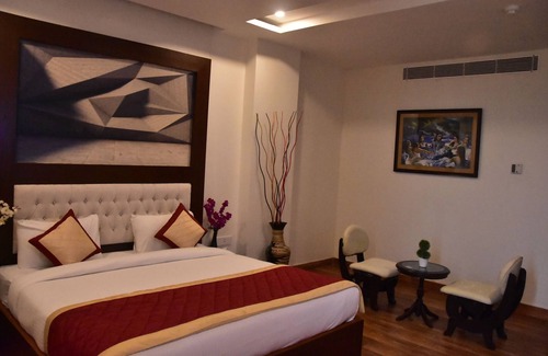 Gomti Nagar Hotel | Ishanika Hotel