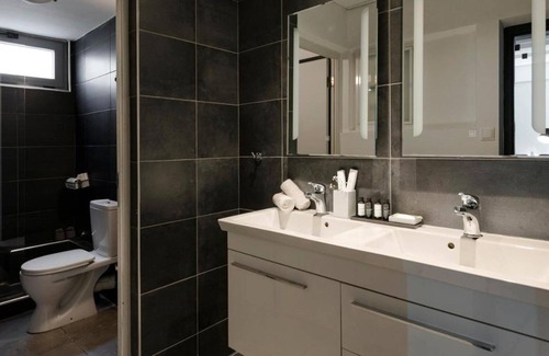Athens City Centre Villa | ISholidays Adults Only Acropolis Suites Troulanda
