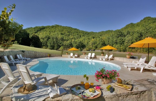 Souillac House | Isis is resting in a child-friendly environment.