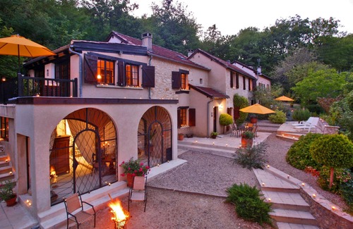 Souillac House | Isis is resting in a child-friendly environment.