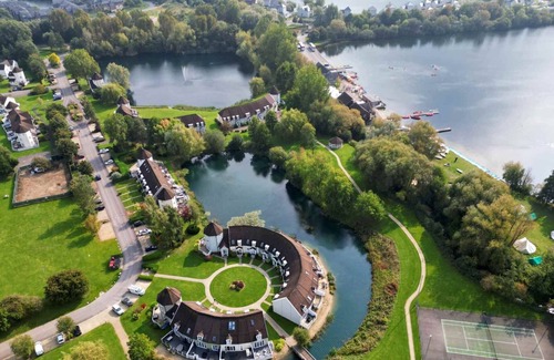 South Cerney House | Isis Lakes 67, Wren Lodge