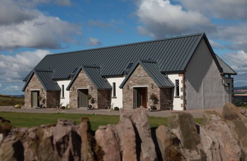 Forfar Cottage | Isla - Steading c/w Pool, Jacuzzi, Tennis and stunning views of the Cairngorms