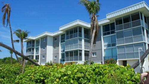 Sanibel House | Island Beach Club #220B
