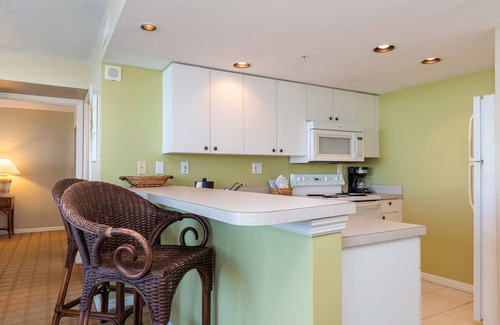 Fort Myers Beach Hotel | Island Bliss Awaits: 4 Elegant Units w/Pool & Ocean Views