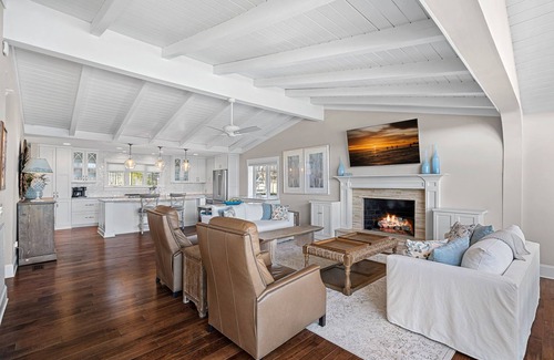 Terrell House | Island Breeze by SoCharm | Breathtaking/Expansive Lake Views