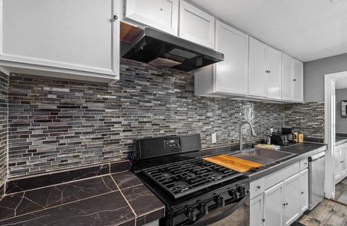 Galveston House | Island Bungalow Near Beach & UTMB w/EV Charger