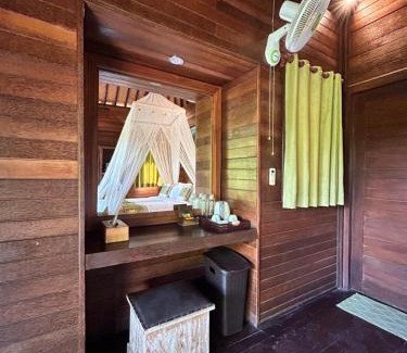 Mushroom Bay Hotel | Island Cabanas Formerly Taman Sari Villa