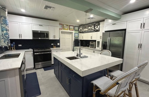 Coral Harbour House | Island Chic Vacation Manor in the tranquil community of Coral Harbour, Bahamas